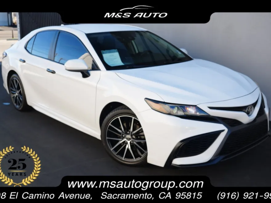 2021 Toyota Camry SE photo 1