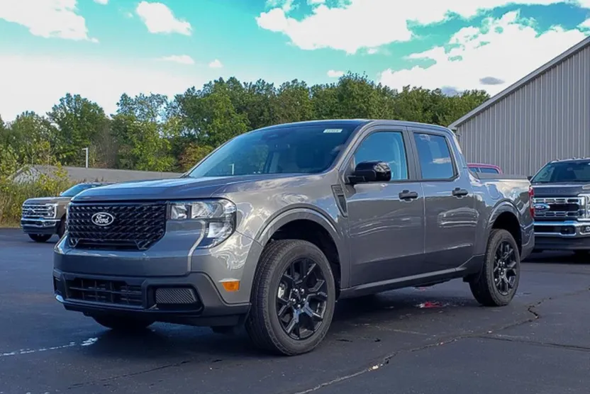 2025 Ford Maverick XLT photo 1