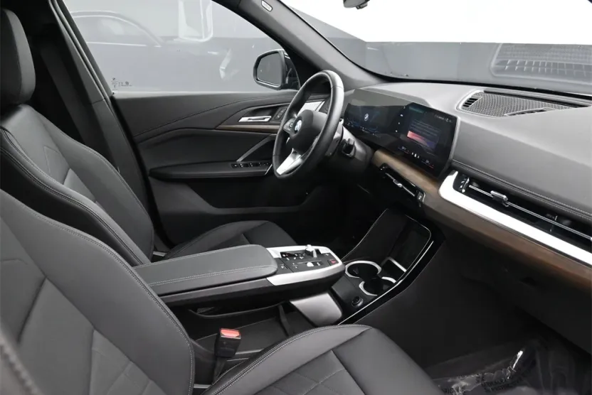 2025 Bmw X1 XDrive28i photo 1