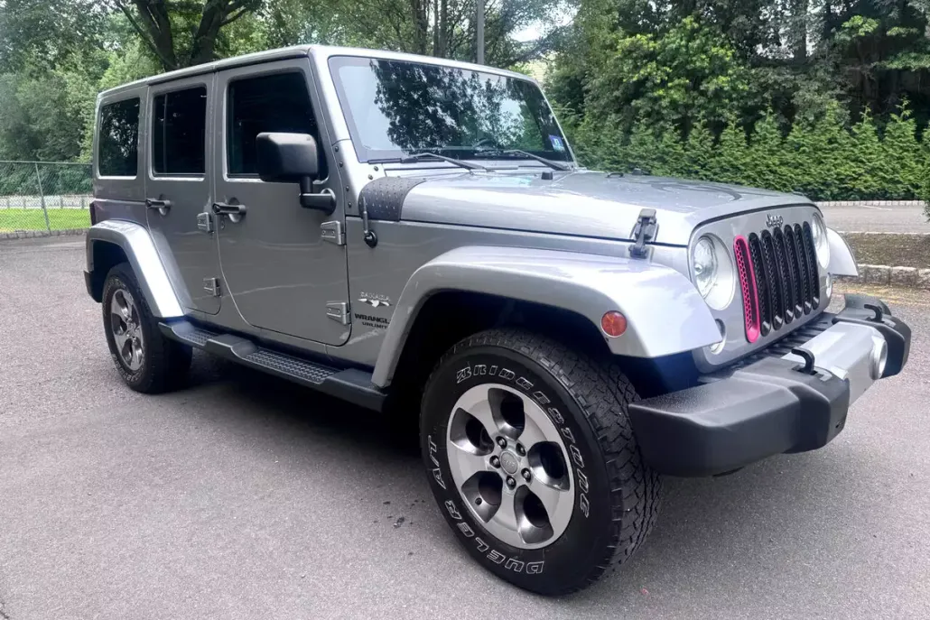 2016 Jeep Wrangler Unlimited Sahara photo 1