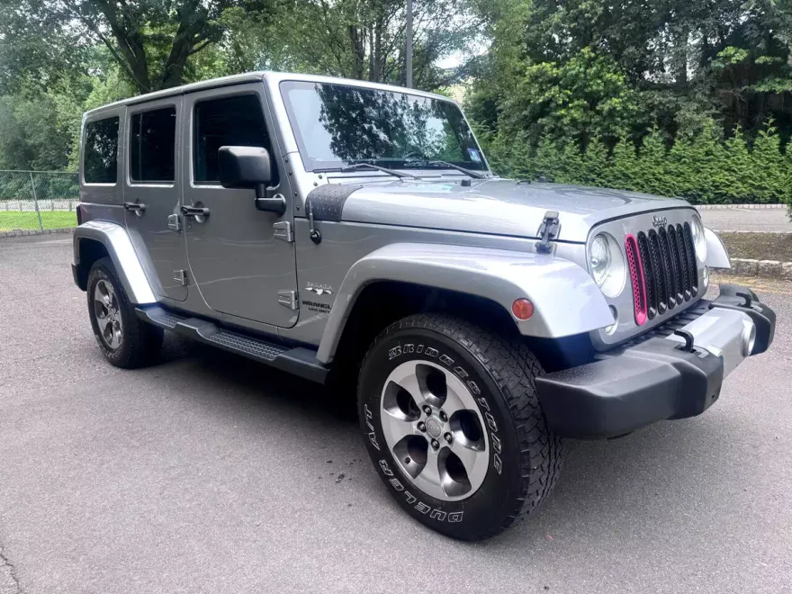 2016 Jeep Wrangler Unlimited Sahara photo 1