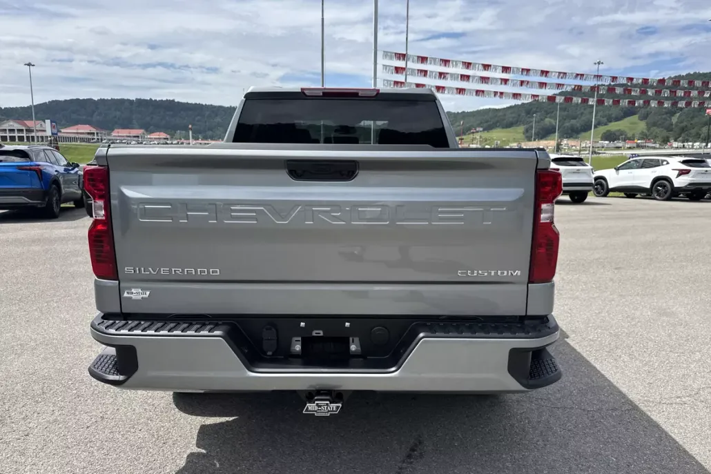 2026 Chevrolet Silverado 1500 Custom photo 1