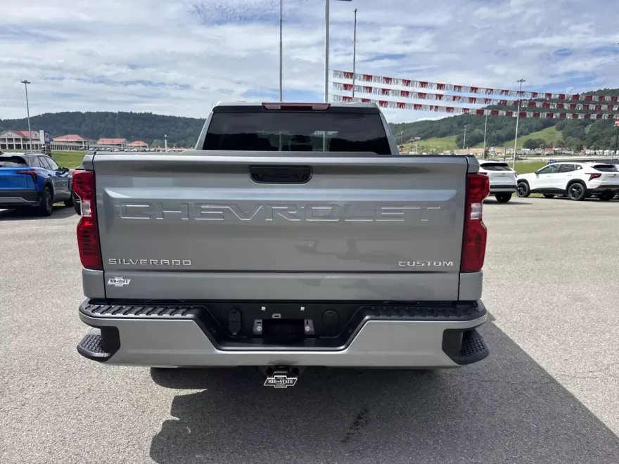 2026 Chevrolet Silverado 1500 Custom photo 1