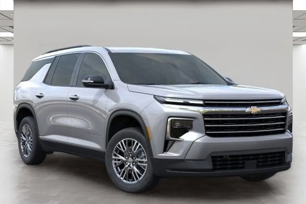 2026 Chevrolet Traverse 2LT photo 1