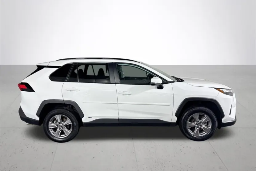 2024 Toyota RAV4 Hybrid LE photo 1