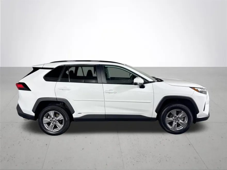 2024 Toyota RAV4 Hybrid LE photo 1