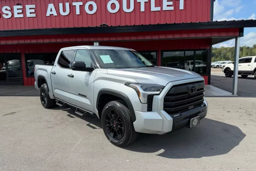 2023 Toyota Tundra CrewMax SR5 photo 1