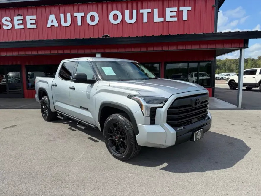 2023 Toyota Tundra CrewMax SR5 photo 1