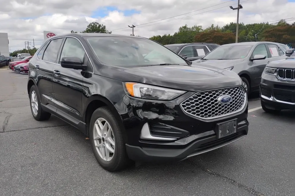 2024 Ford Edge SEL photo 1