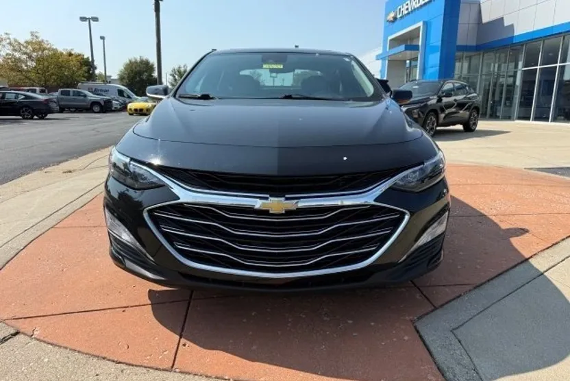 2023 Chevrolet Malibu 1LT photo 1