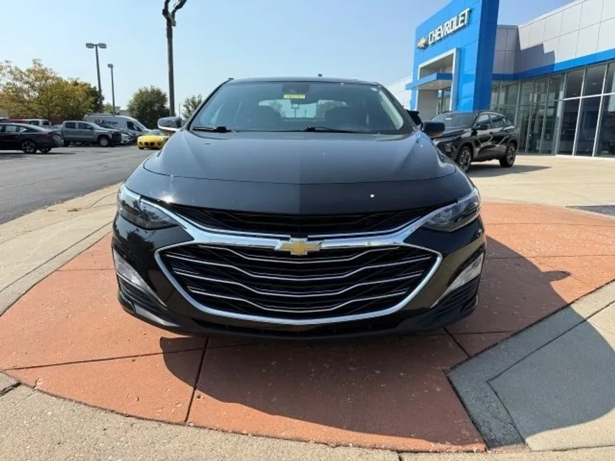 2023 Chevrolet Malibu 1LT photo 1