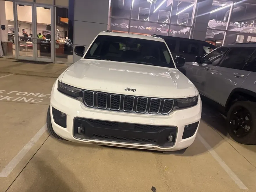 2022 Jeep Grand Cherokee Overland photo 1