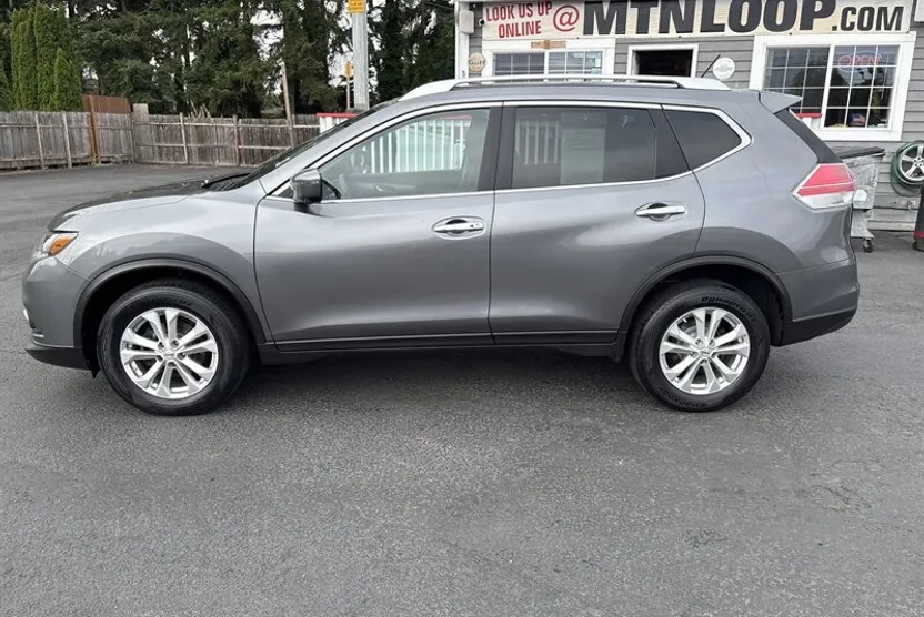 2016 Nissan Rogue SV photo 1