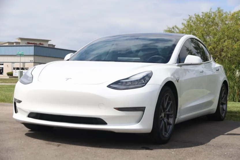 2020 Tesla Model 3 Long Range photo 1