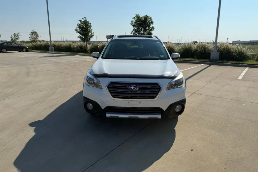 2017 Subaru Outback Touring photo 1