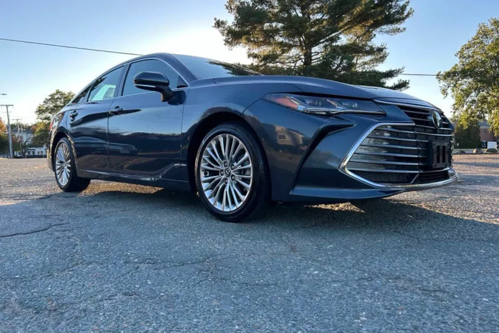 2020 Toyota Avalon Limited photo 1