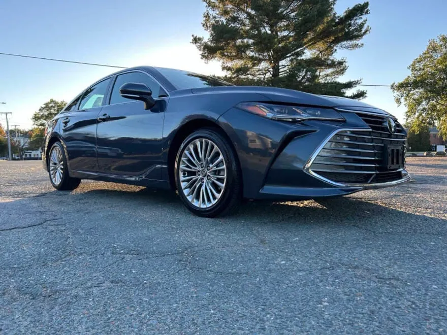 2020 Toyota Avalon Limited photo 1