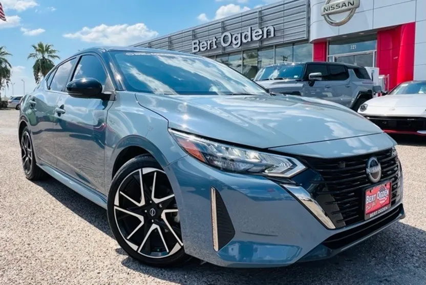 2024 Nissan Sentra SR photo 1