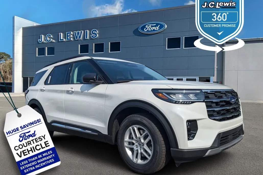 2025 Ford Explorer photo 1