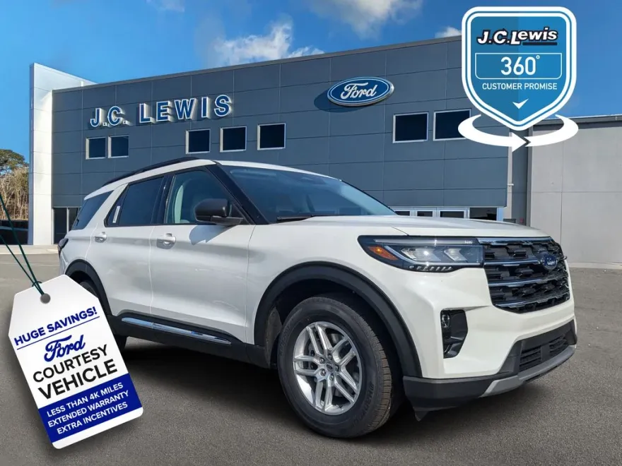 2025 Ford Explorer photo 1