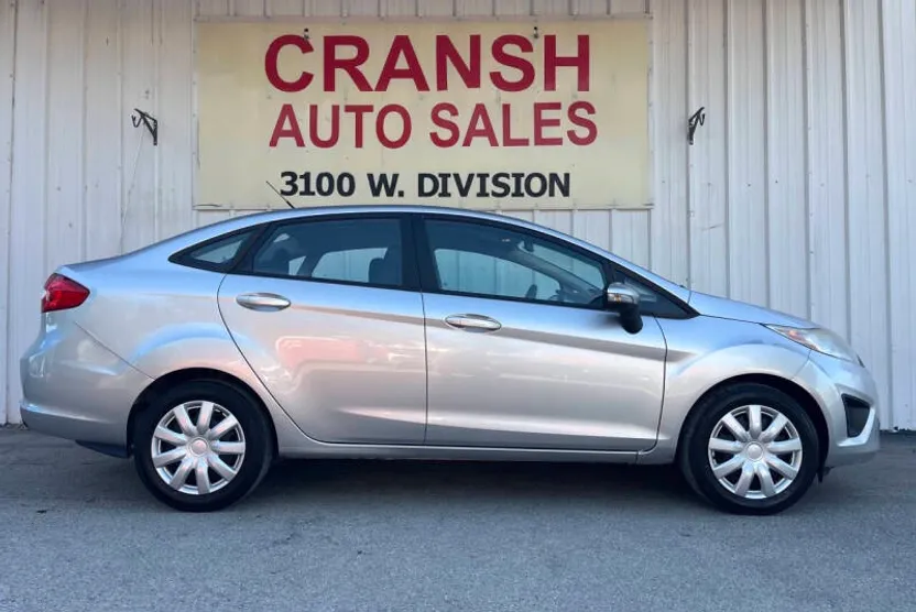 2013 Ford Fiesta SE photo 1
