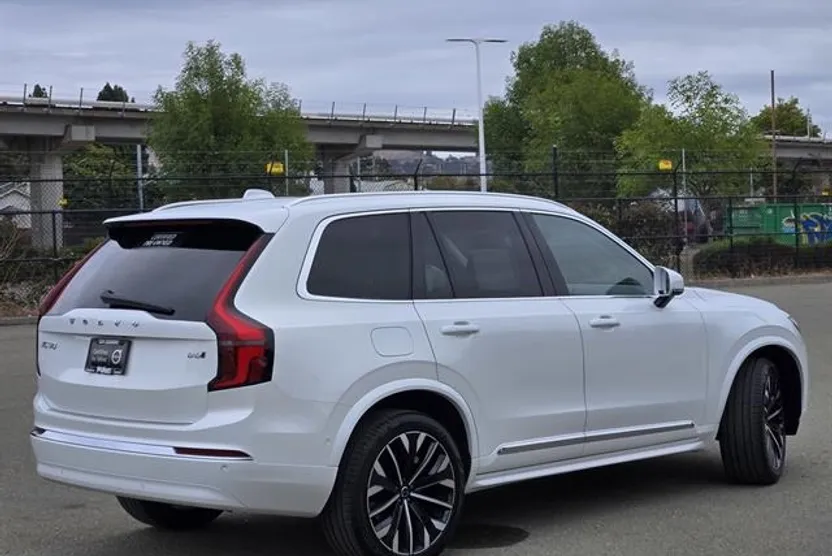2025 Volvo XC90 Plus photo 1