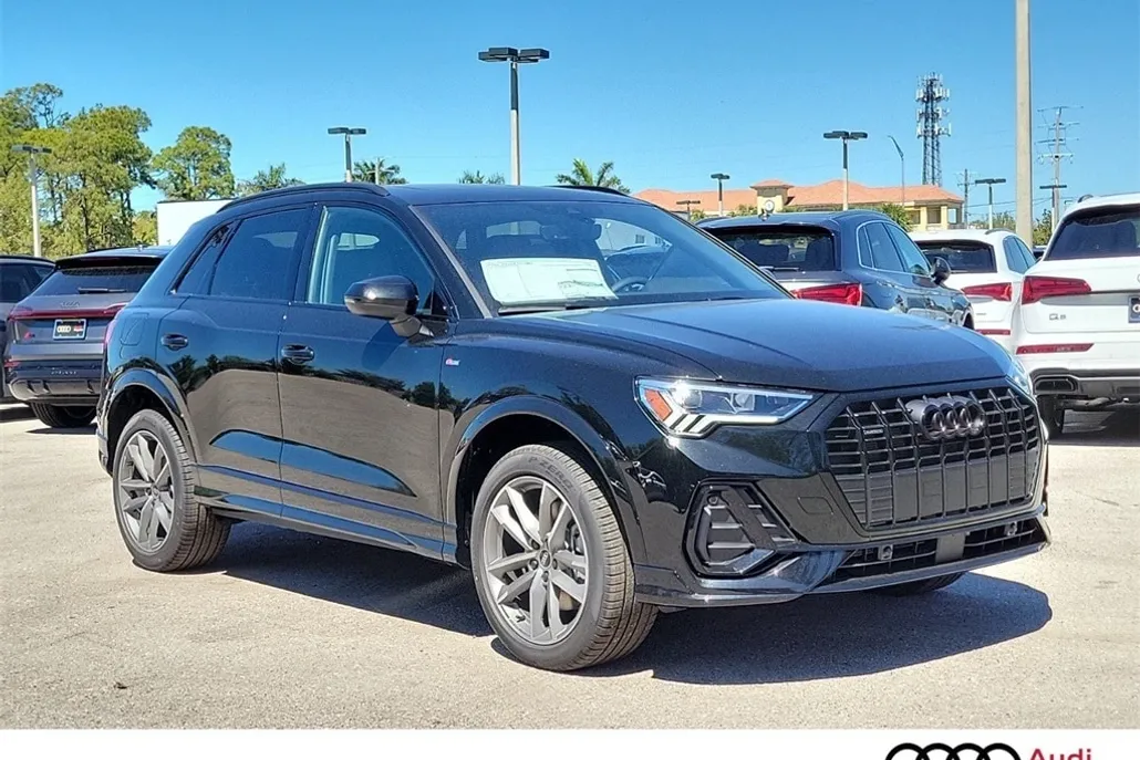 2025 Audi Q3 S line Premium photo 1