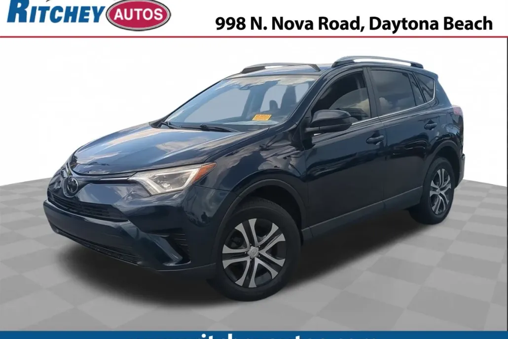 2018 Toyota RAV4 LE photo 1
