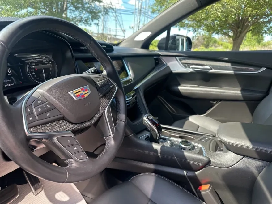2024 Cadillac XT5 Sport photo 1