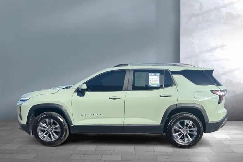 2025 Chevrolet Equinox LT photo 1