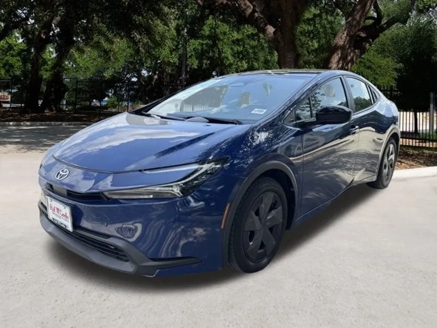 2024 Toyota Prius LE photo 1