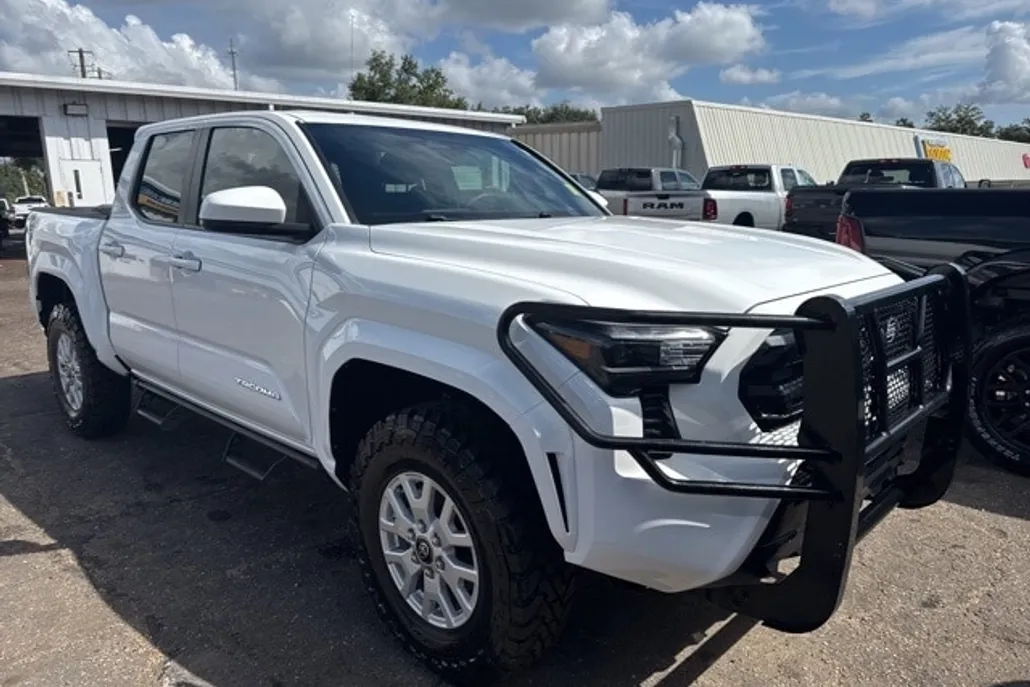 2024 Toyota Tacoma photo 1