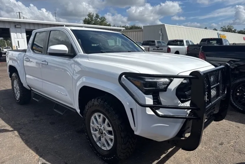 2024 Toyota Tacoma photo 1