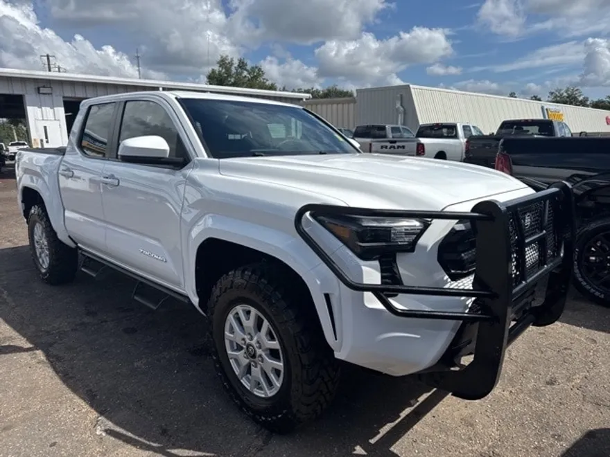 2024 Toyota Tacoma photo 1