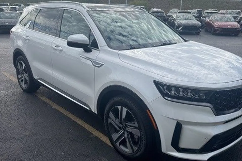 2022 Kia Sorento Hybrid EX photo 1