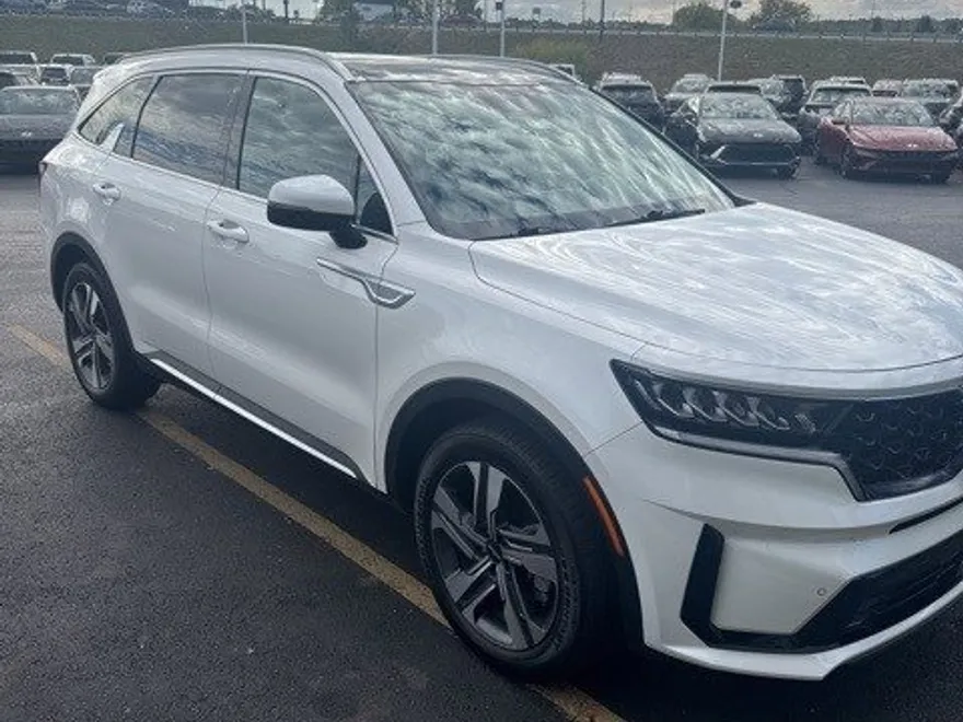 2022 Kia Sorento Hybrid EX photo 1