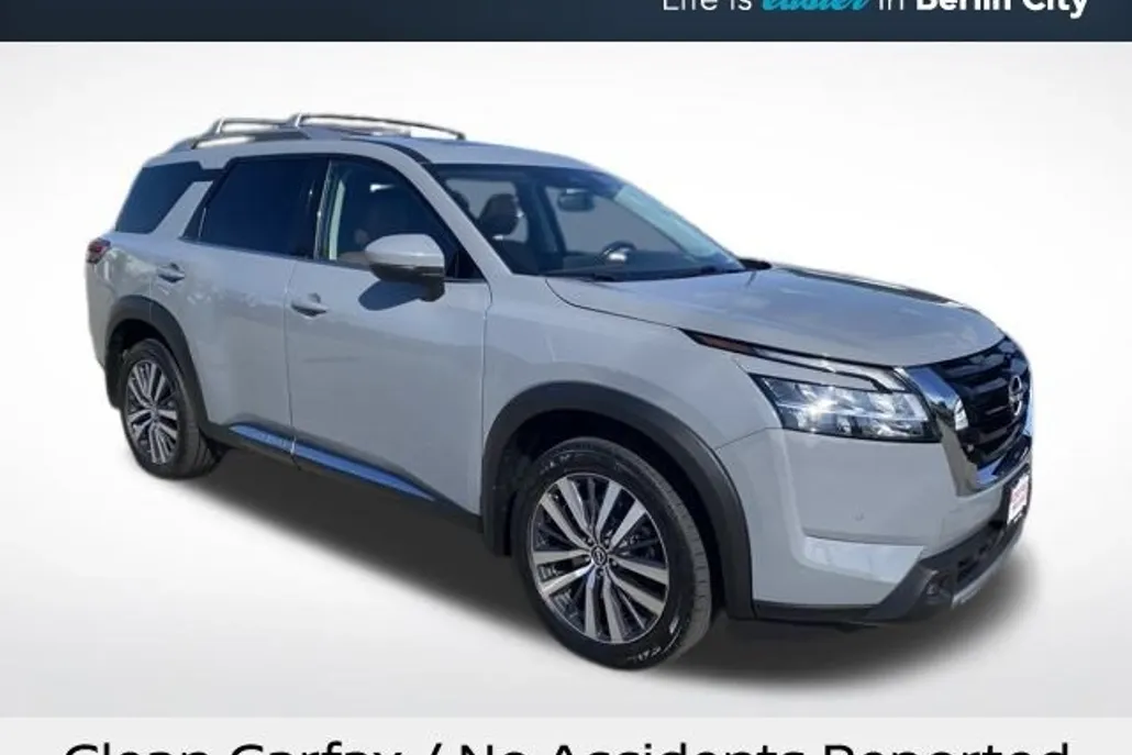 2022 Nissan Pathfinder Platinum photo 1