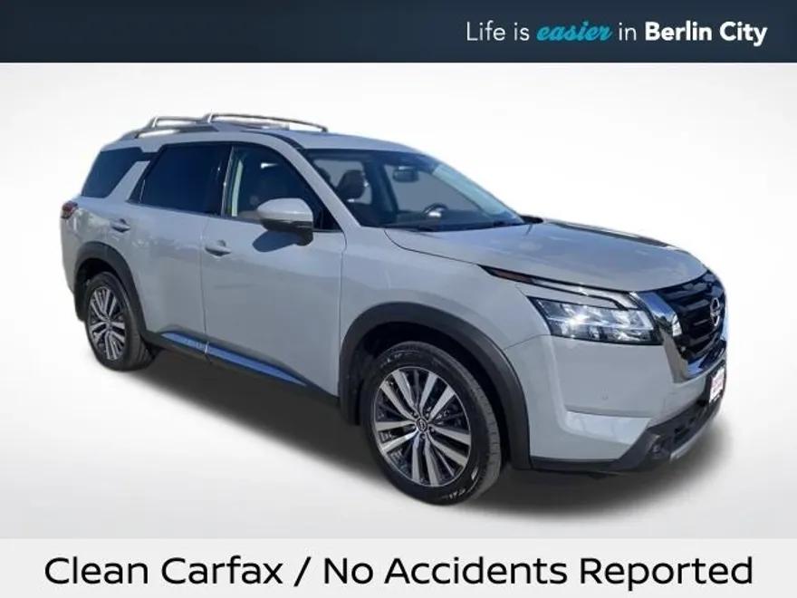 2022 Nissan Pathfinder Platinum photo 1
