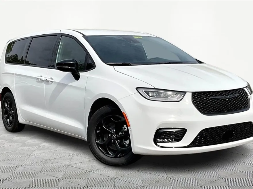 2024 Chrysler Pacifica Hybrid photo 1