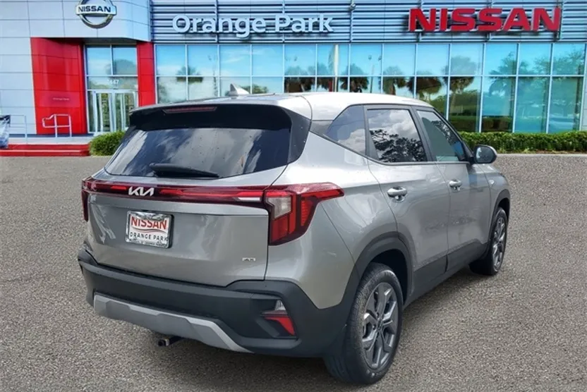 2024 Kia Seltos LX photo 1