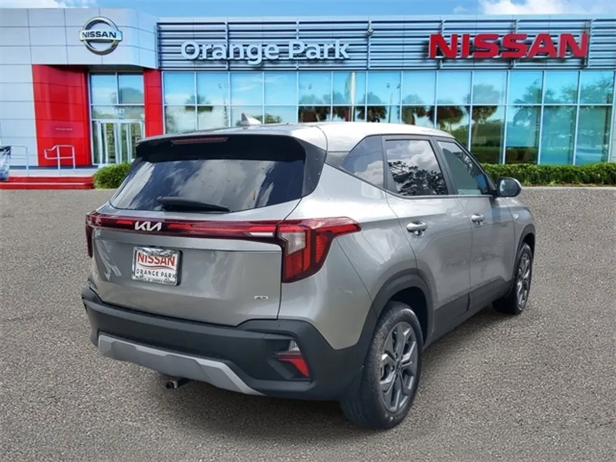 2024 Kia Seltos LX photo 1