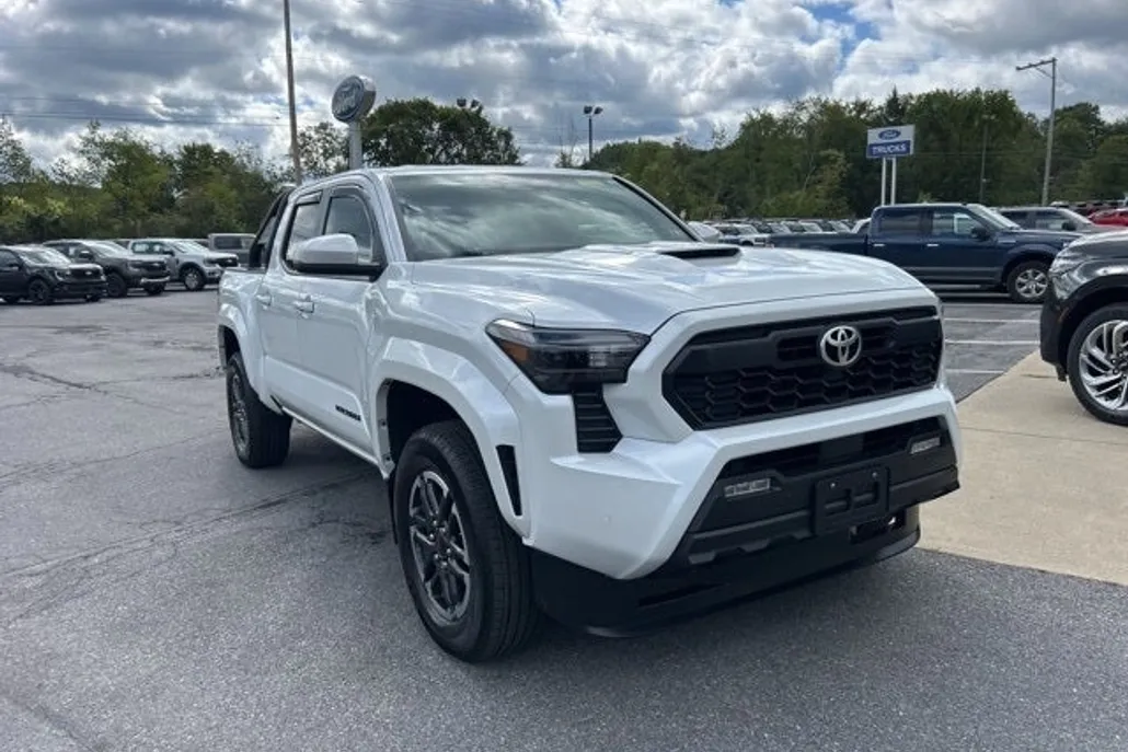 2024 Toyota Tacoma TRD Sport photo 1