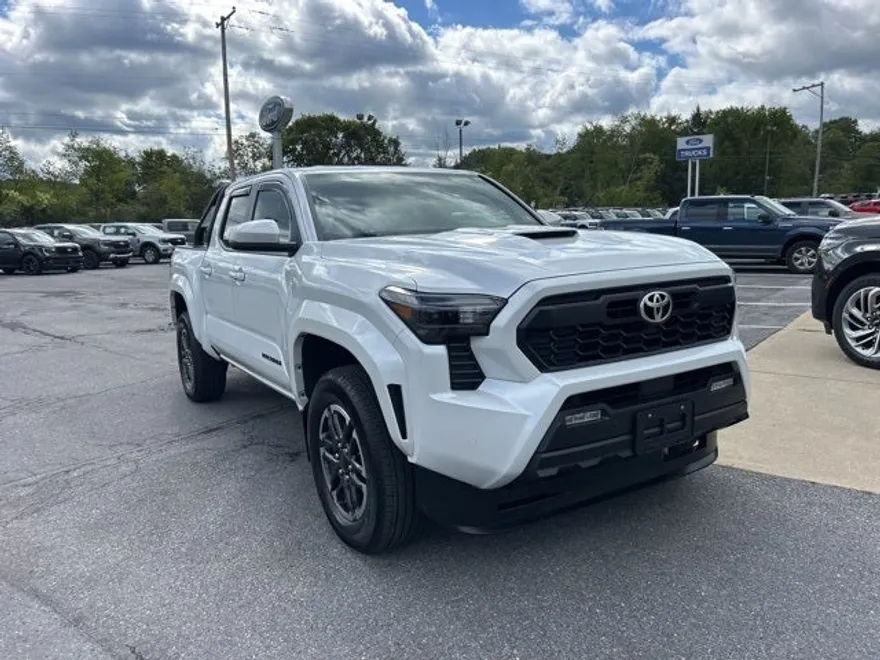 2024 Toyota Tacoma TRD Sport photo 1