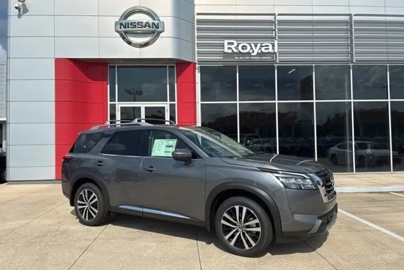 2025 Nissan Pathfinder SL photo 1