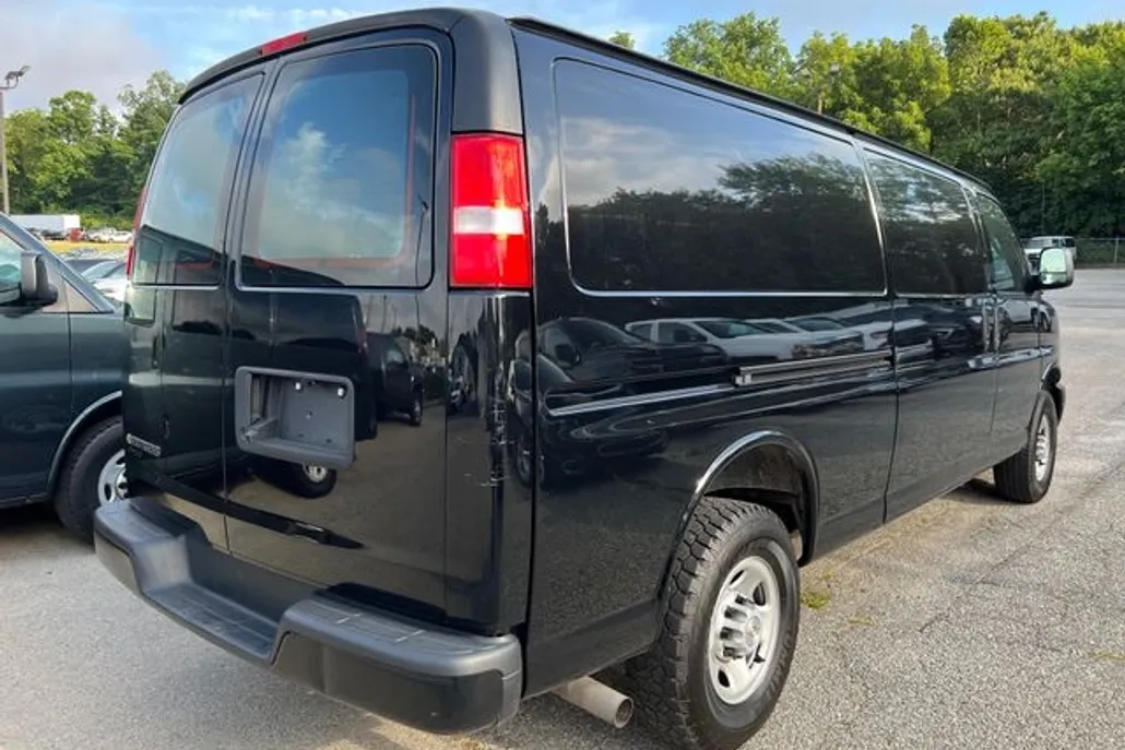 2023 Chevrolet Express 3500 Work Cargo Van photo 1