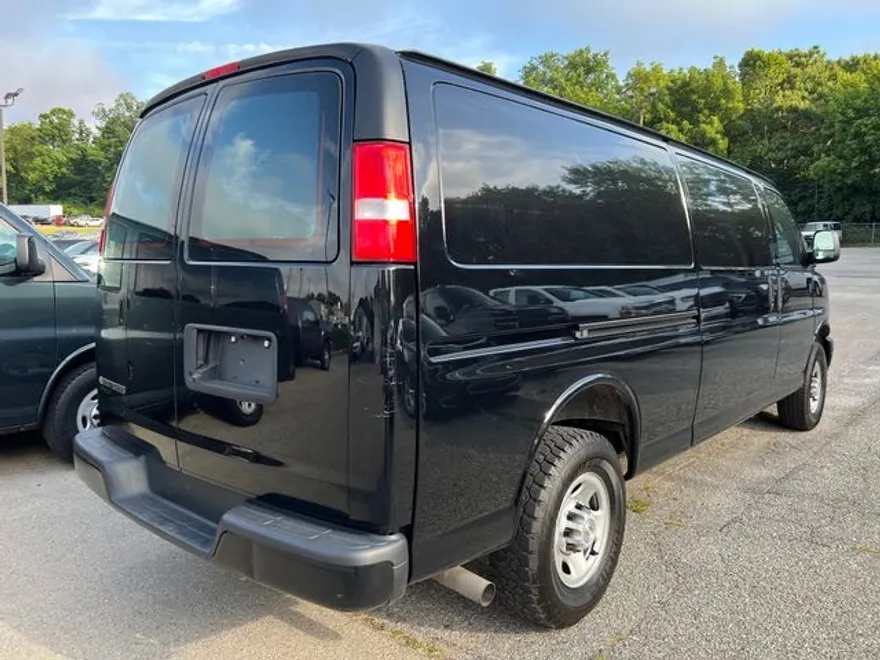 2023 Chevrolet Express 3500 Work Cargo Van photo 1