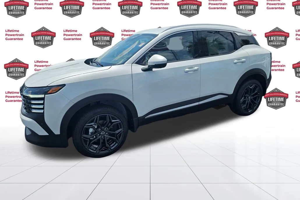2025 Nissan Kicks SR photo 1
