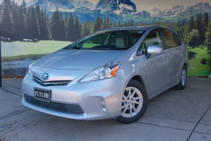 2013 Toyota Prius V Three photo 1