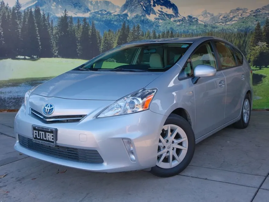 2013 Toyota Prius V Three photo 1