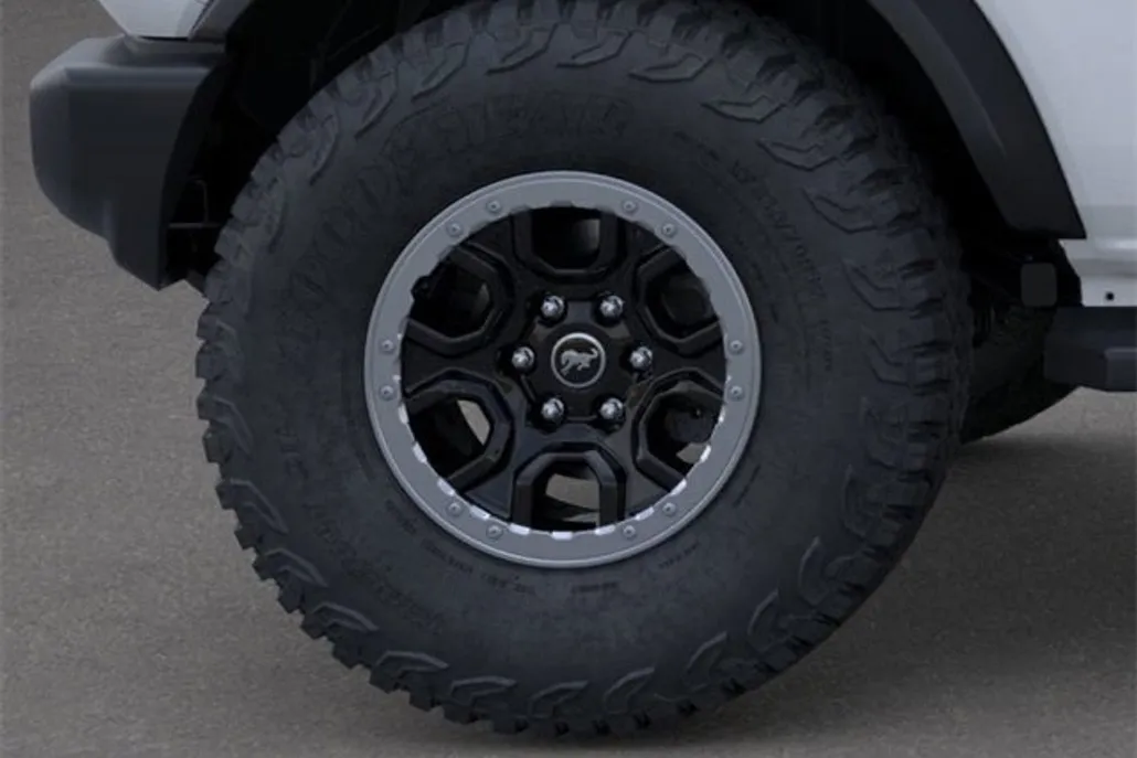 2025 Ford Bronco Base photo 1